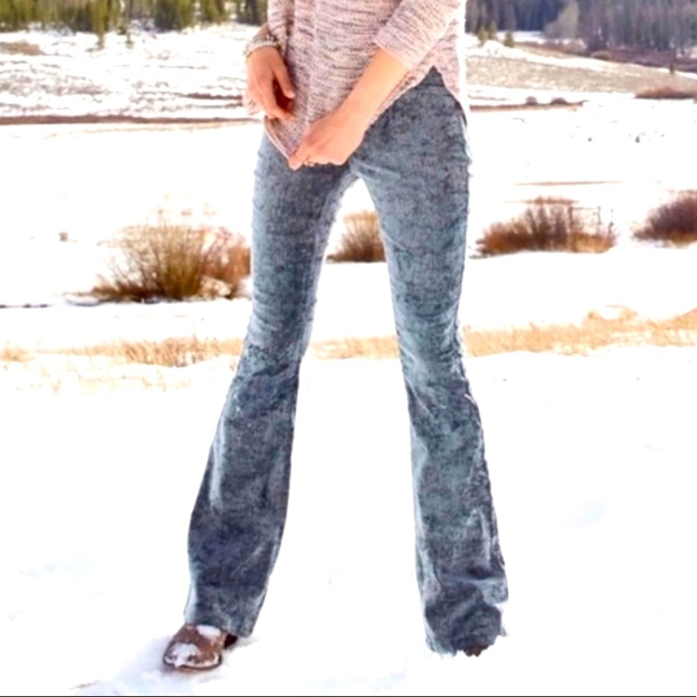 Altar’d State dark grey Corduroy flare leg pull on pant Size Large